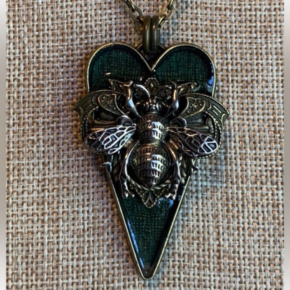 Bee Heart Necklace layered New Handmade - Picture 4 of 9